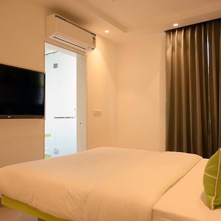 Hotel Le Roi Express Karol Bagh Delhi  Exterior photo