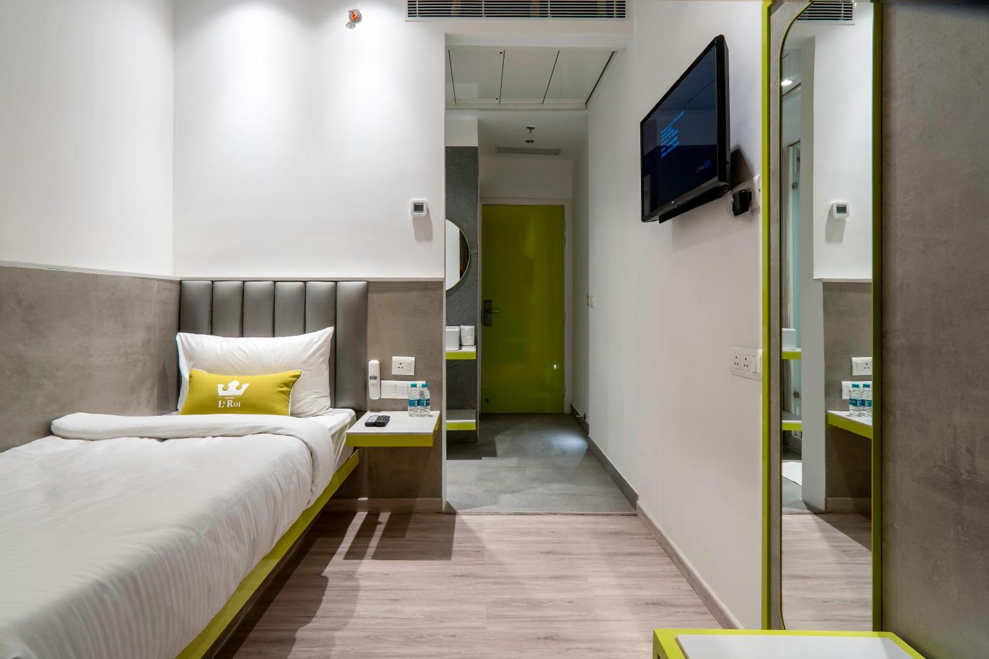 Hotel Le Roi Express Karol Bagh Delhi  Exterior photo