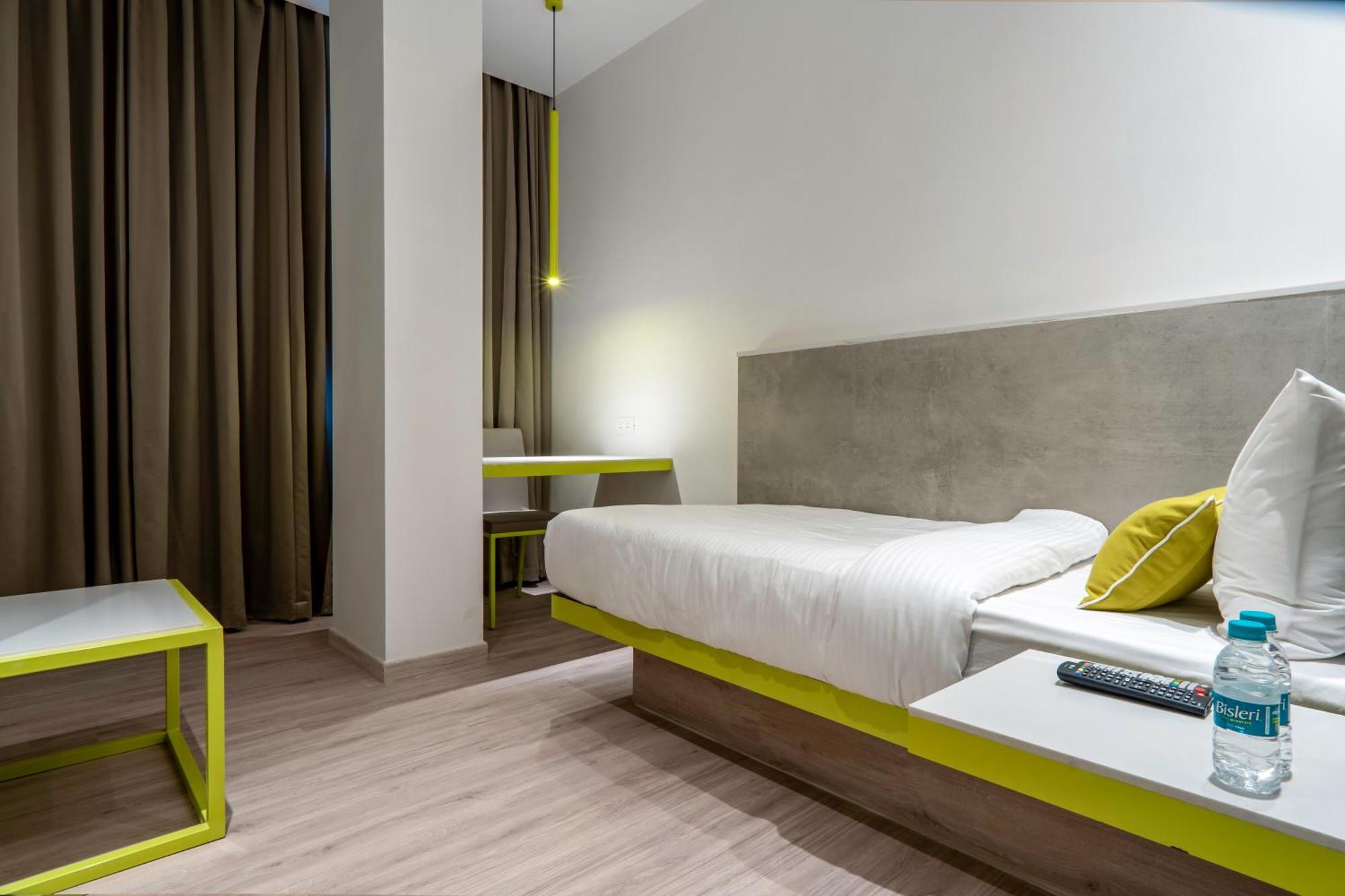 Hotel Le Roi Express Karol Bagh Delhi  Exterior photo