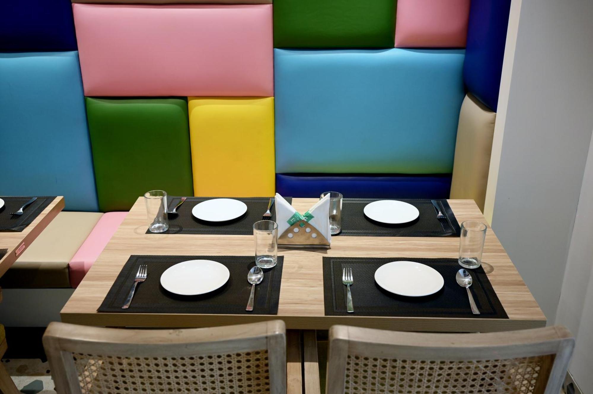 Hotel Le Roi Express Karol Bagh Delhi  Exterior photo