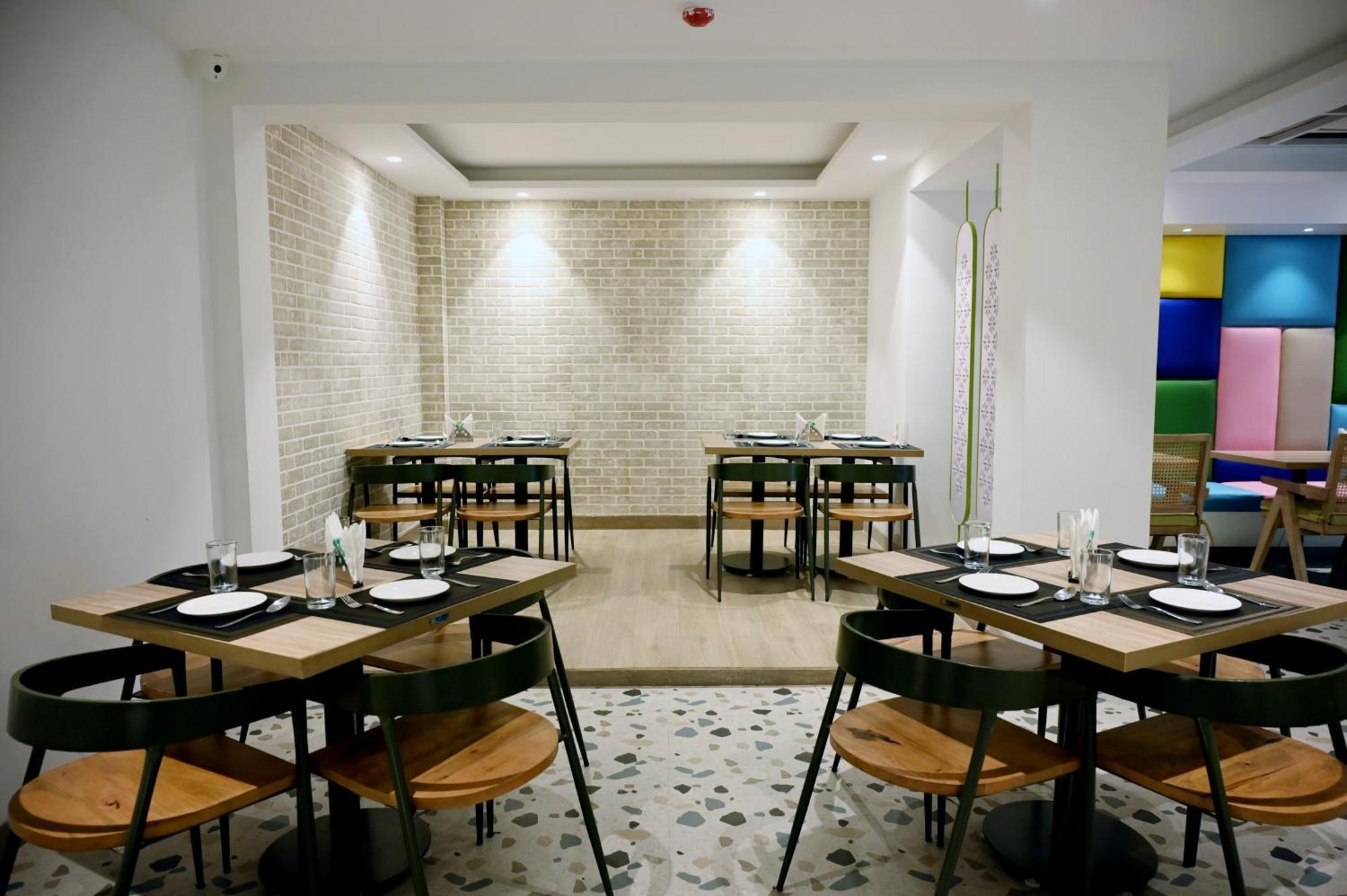Hotel Le Roi Express Karol Bagh Delhi  Exterior photo