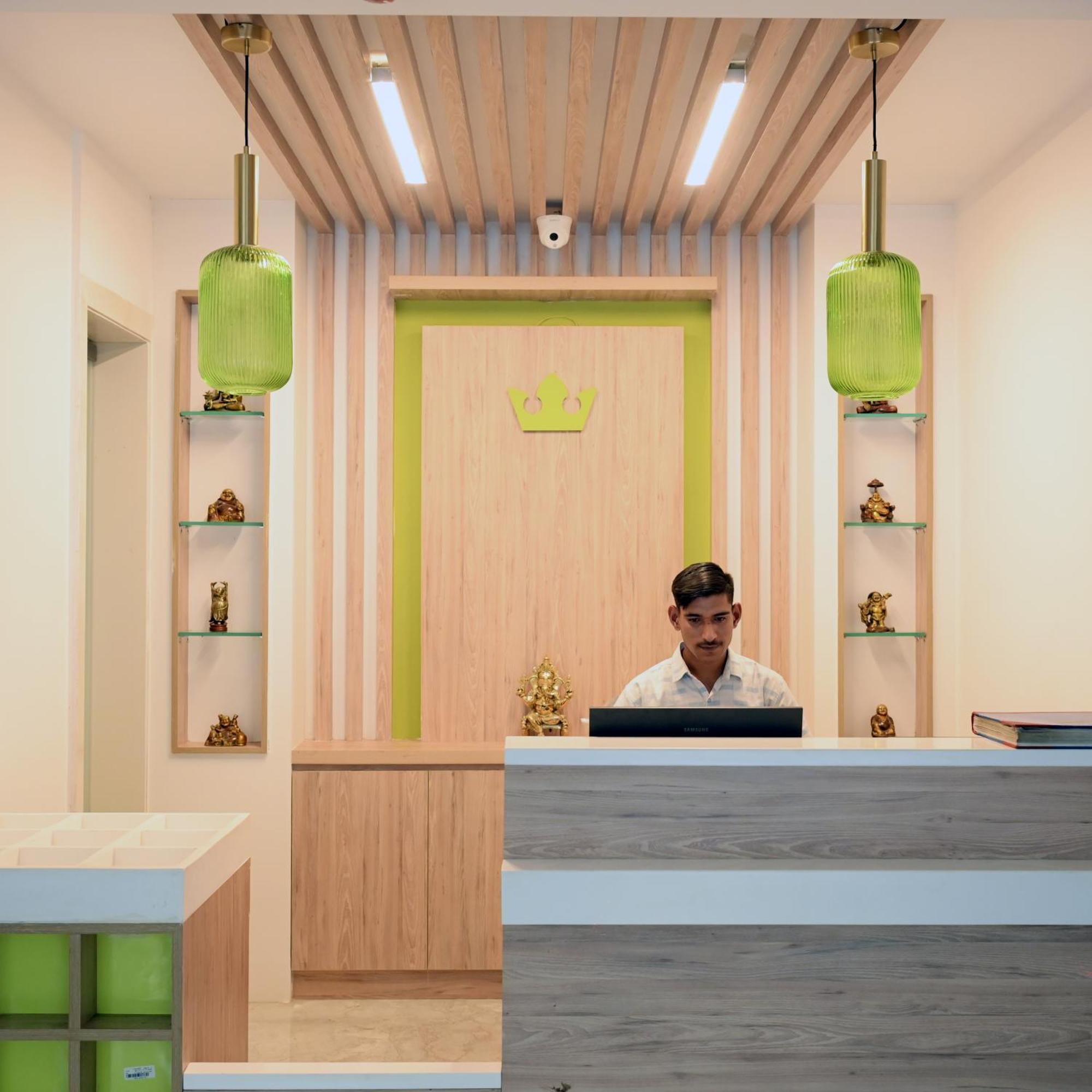 Hotel Le Roi Express Karol Bagh Delhi  Exterior photo